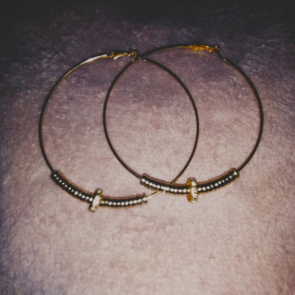 The Queenz Variety Big Hoop Earrings - Picture 3 of 7